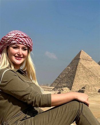 شاهد .. رانيا التومي تخطف الأنظار بأحدث إطلالة لها من أهرامات الجيزة