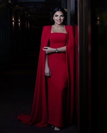 شاهد .. بالصور- مهى فتوني تستعرض أنوثتها بفستان أحمر وتسحر عيون الجمهور