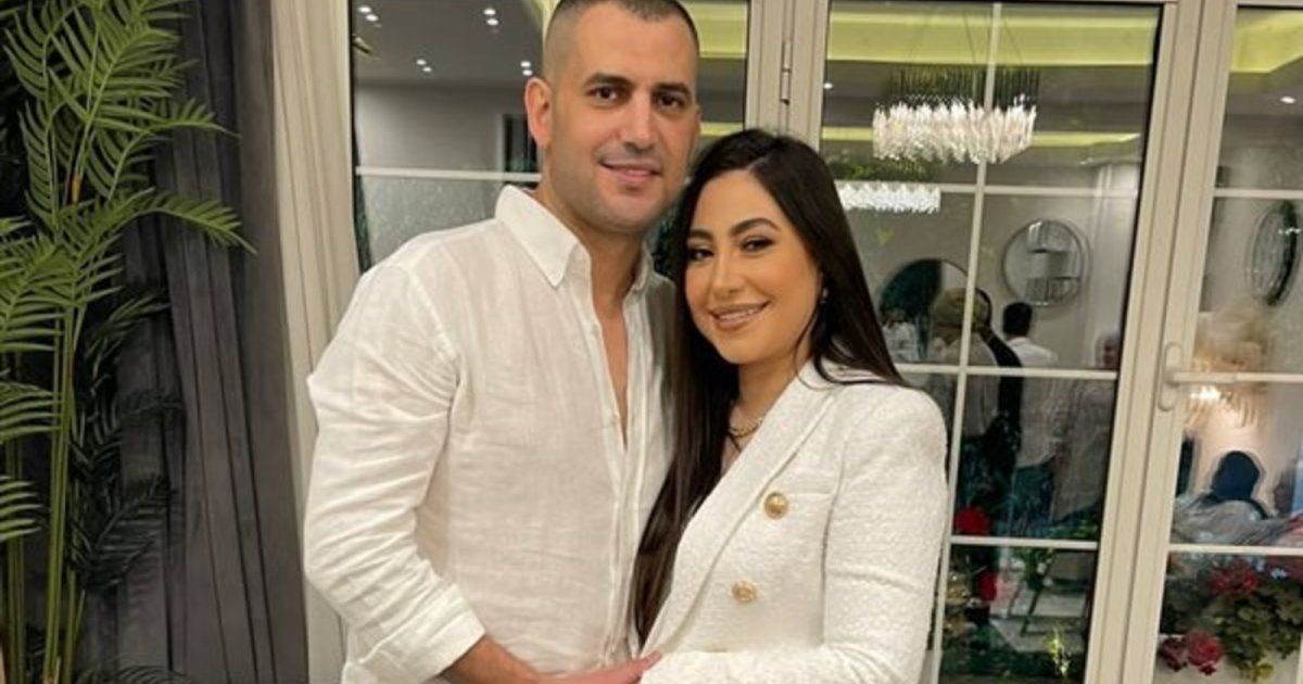 شاهد .. بعد أيام من طلاقهما.. هشام ربيع طليق الفنانة بوسي ينشر صورا مع زوجته الأولى وعائلته