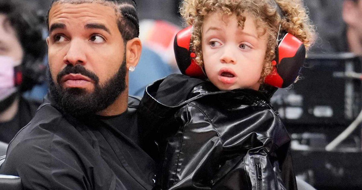 شاهد .. بالصور- أدونيس يقوم بردة فعل مميزة بعد رؤية أغنية والده درايك مع جاي كول