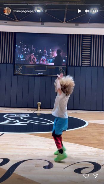 شاهد .. بالصور- أدونيس يقوم بردة فعل مميزة بعد رؤية أغنية والده درايك مع جاي كول