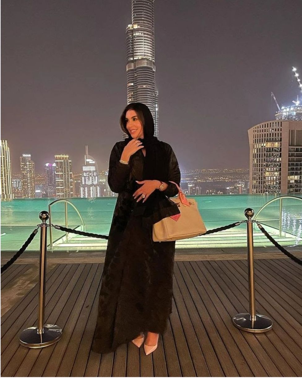 إطلالة طفولية لياسمين صبري في الملاهي – صور