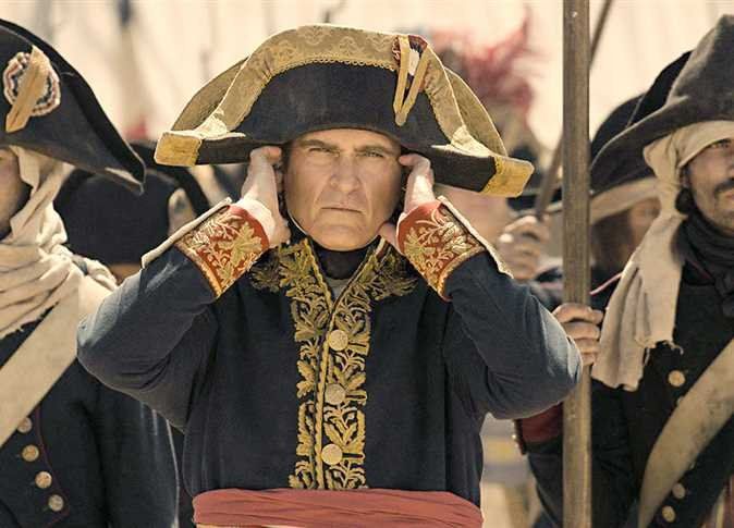 فيلم نابليون ينشر الجدل بشأن أنف أبي الهول.. اعرف حقيقة تحطيمه لها