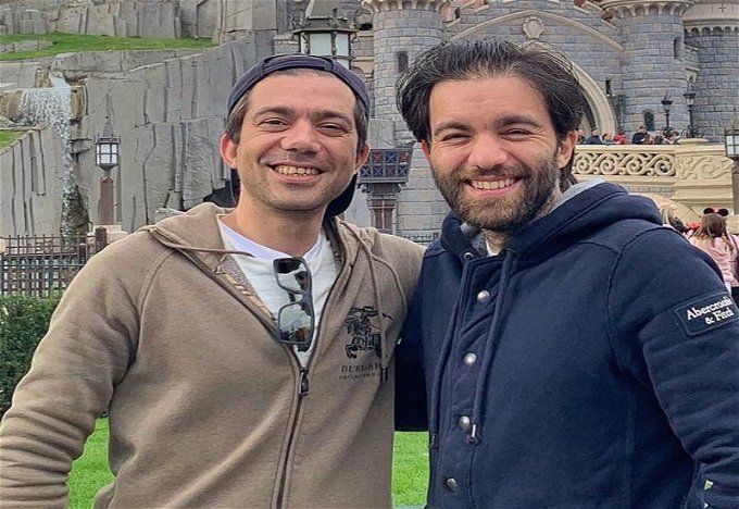 تشييع جثمان شقيق شريف رمزي.. انهيار كبير في الجنازة بمسجد الشرطة