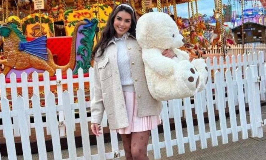 إطلالة طفولية لياسمين صبري في الملاهي – صور