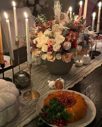 شاهد .. ماهلاغا جابري تحتفل بعيد الشكر برفقة والدتها الجميلة-بالصور