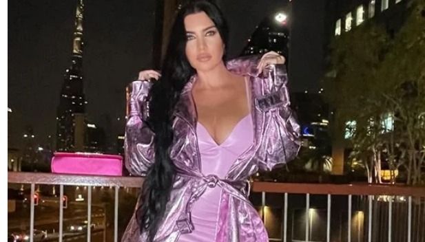 لاميتا فرنجية تطل علي جمهورها بقميص النوم – شاهد