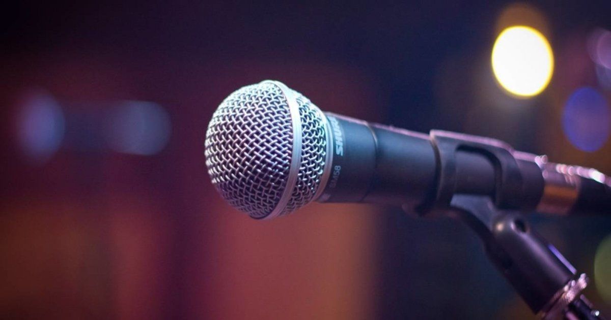 شاهد .. بكاء فنانة خليجية .. بدلاً من أن يؤدي إلى التأثر أدى إلى جدل بينها وبين متابعة