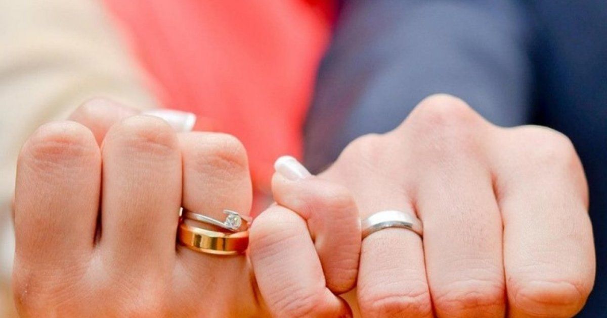 شاهد .. فنان شهير اعترف بحبه عن طريق أغنية.. وهذه قصة زواجه