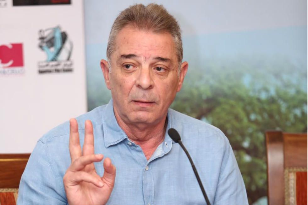 محمود حميدة يبكي فلسطين بقصيدة أمام نقابة الصحفيين ‎