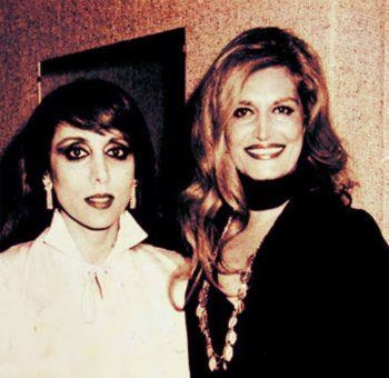 شاهد .. صورة نادرة من لقاء عمالقة الغناء السيدة فيروز وداليدا