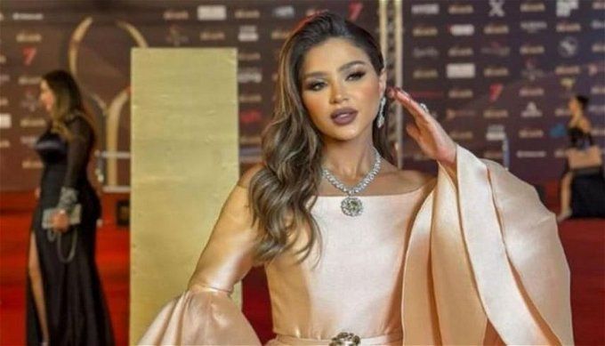 مهرجان ضيافة 2023.. نهى نبيل تسحر القلوب بأكبر ماسة صفراء في العالم