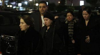 شاهد .. بالصور- الممثلة المعتزلة نورا في ظهور نادر لها خلال عزاء الراحل صلاح رمزي.. وهكذا أصبحت