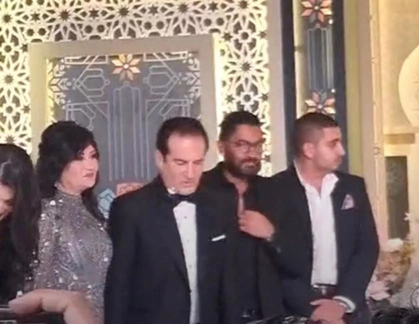 حفل زفاف ابن محمد ثروت : تامر حسني ولعها