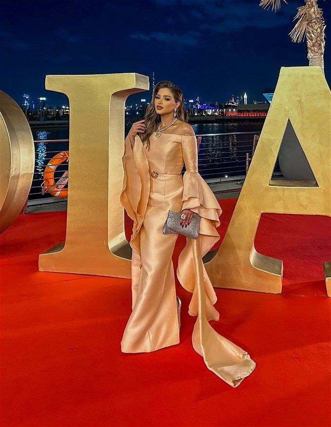 مهرجان ضيافة 2023.. نهى نبيل تسحر القلوب بأكبر ماسة صفراء في العالم