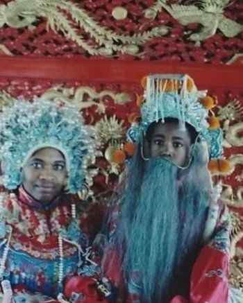 شاهد .. بالصور- هذا ما كان يفعله كانيي ويست في الصين عندما كان في العاشرة من عمره