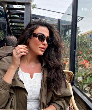 شاهد .. بالصور- بإطلالة شتوية رائعة.. ميرنا نور الدين تسحر الجمهور