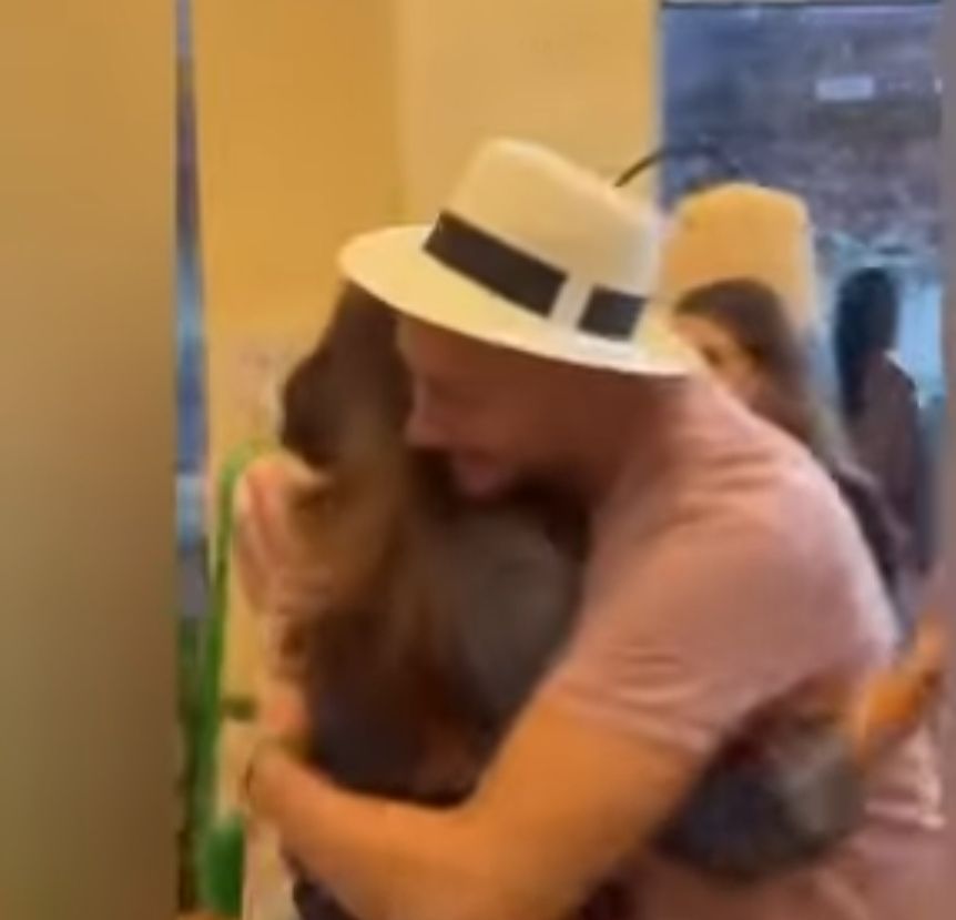 سعد لمجرد يقابل إليسا بالأحضان في سباق فورمولا 1بدبي