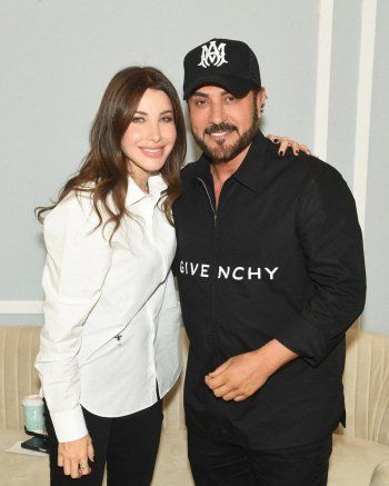 شاهد .. لأول مرة.. نانسي عجرم تغيّر ستايلها وتطل ببدلة رسمية