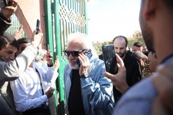 شاهد .. إياد نصار ومحمد هنيدي وأحمد خالد صالح ومصطفى قمر في الوداع الأخير لطارق عبد العزيز