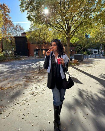 شاهد .. بالصور- من أحد شوارع فرنسا..ياسمينا زيتون تقضي وقتاً ممتع وتتألق بالكجول