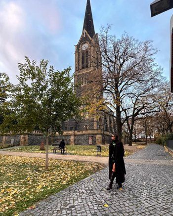 شاهد .. بالصور- بلوك خريفي رائع..يارا السكري تبهر الجمهور بأناقتها