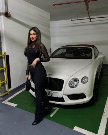 شاهد .. بالصور- بأناقة وجمال..هاجر أحمد تتألق بلوك أسود من أمام سيارتها الفارهة