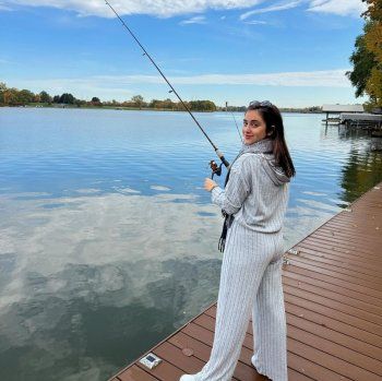 شاهد .. بالصور- ريان حركة تشارك لحظات إصطيادها للسمك في أميركا .. وجمالها حديث الكثيرين