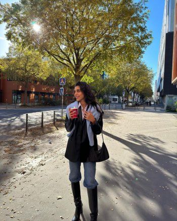 شاهد .. بالصور- من أحد شوارع فرنسا..ياسمينا زيتون تقضي وقتاً ممتع وتتألق بالكجول