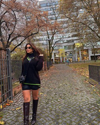 شاهد .. بالصور- بلوك خريفي رائع..يارا السكري تبهر الجمهور بأناقتها