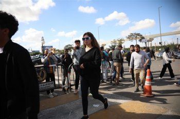 شاهد .. إياد نصار ومحمد هنيدي وأحمد خالد صالح ومصطفى قمر في الوداع الأخير لطارق عبد العزيز