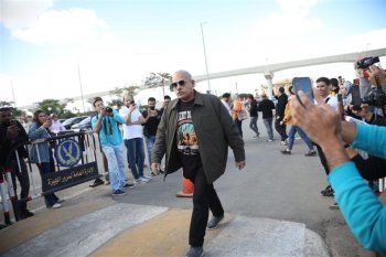 شاهد .. إياد نصار ومحمد هنيدي وأحمد خالد صالح ومصطفى قمر في الوداع الأخير لطارق عبد العزيز