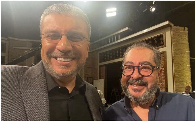 عمرو الليثي ينعي الفنان طارق عبد العزيز .. بنشر صورة تجمعه به