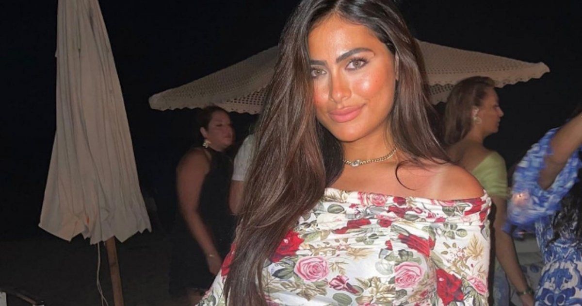 شاهد .. بالصور- بأناقة وجمال..هاجر أحمد تتألق بلوك أسود من أمام سيارتها الفارهة