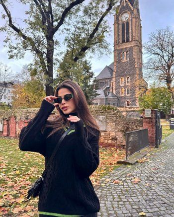 شاهد .. بالصور- بلوك خريفي رائع..يارا السكري تبهر الجمهور بأناقتها