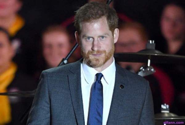 شاهد .. الأمير هاري يسأل والده الملك تشارلز سؤالاً مفجعاً بعد إجباره على مغادرة المملكة المتحدة