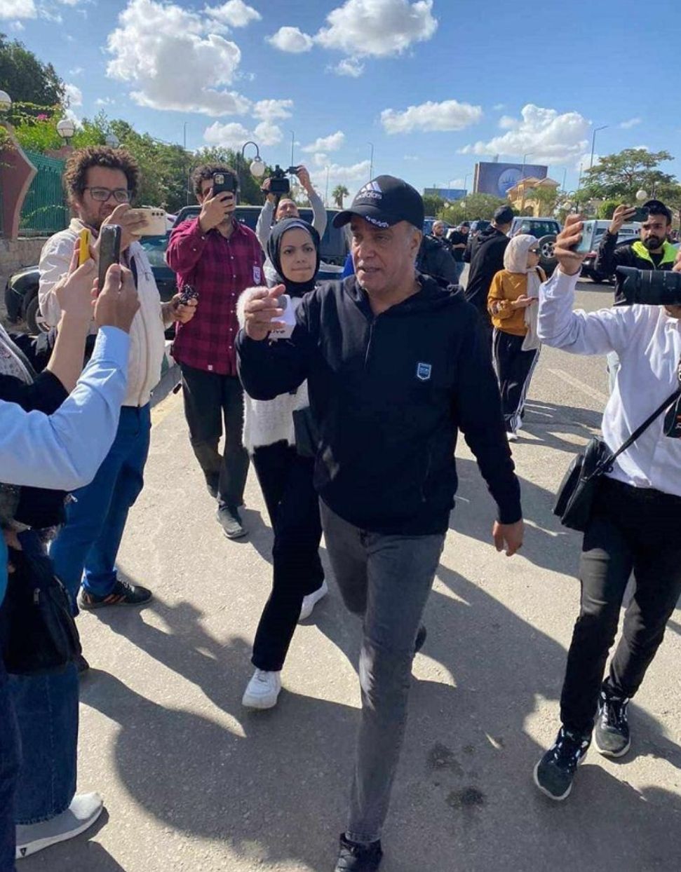 كل النجوم في وداع طارق عبد العزيز : مع السلامة