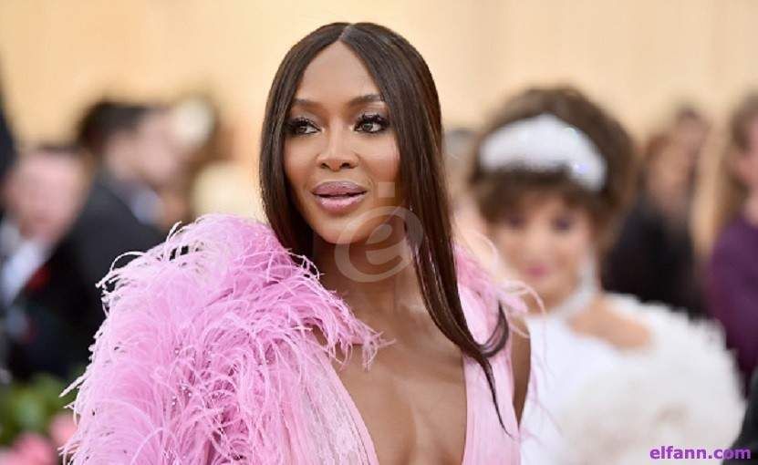 شاهد .. ناعومي كامبل تثير الجدل بالخاتم الألماس.. هل خطبت؟