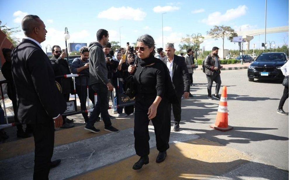 كل النجوم في وداع طارق عبد العزيز : مع السلامة