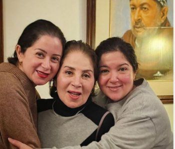 شاهد .. مي نور الشريف تحتفل بعيد ميلاد بوسي على طريقتها الخاصة... ونور الشريف في الخلفية