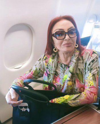 شاهد .. نبيلة عبيد بإطلالة زاهية من الطائرة وهذه وجهتها-بالصورة