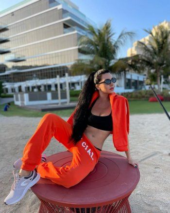 شاهد .. صورة تفضح لاميتا فرنجية.. ليست بالرشاقة التي تتوقعوها