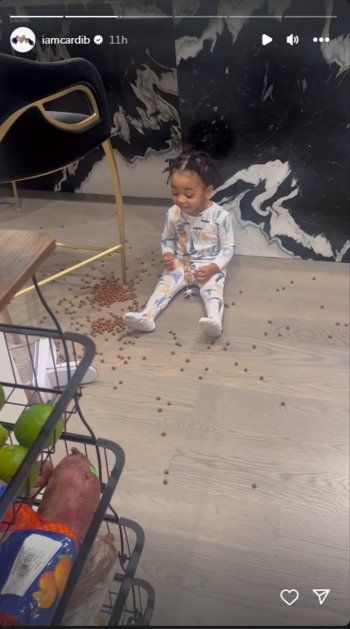 شاهد .. بالصور- بعد أن أقدم على هذا الفعل..إبن كاردي بي يخطف القلوب بردة فعله