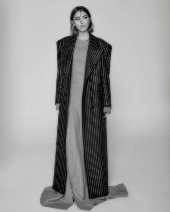 شاهد .. بالصورة- ميغان فوكس تتألق بلوك غريب وجاذبية