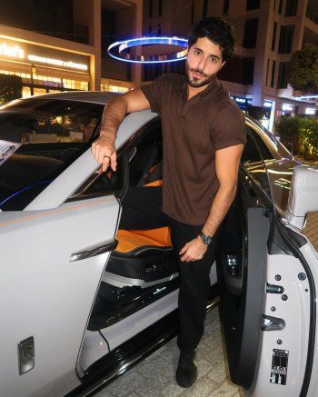 شاهد .. بالصور- خالد علامة يستعرض سيارته الفارهة في دبي..لن تصدقوا سعرها الخيالي