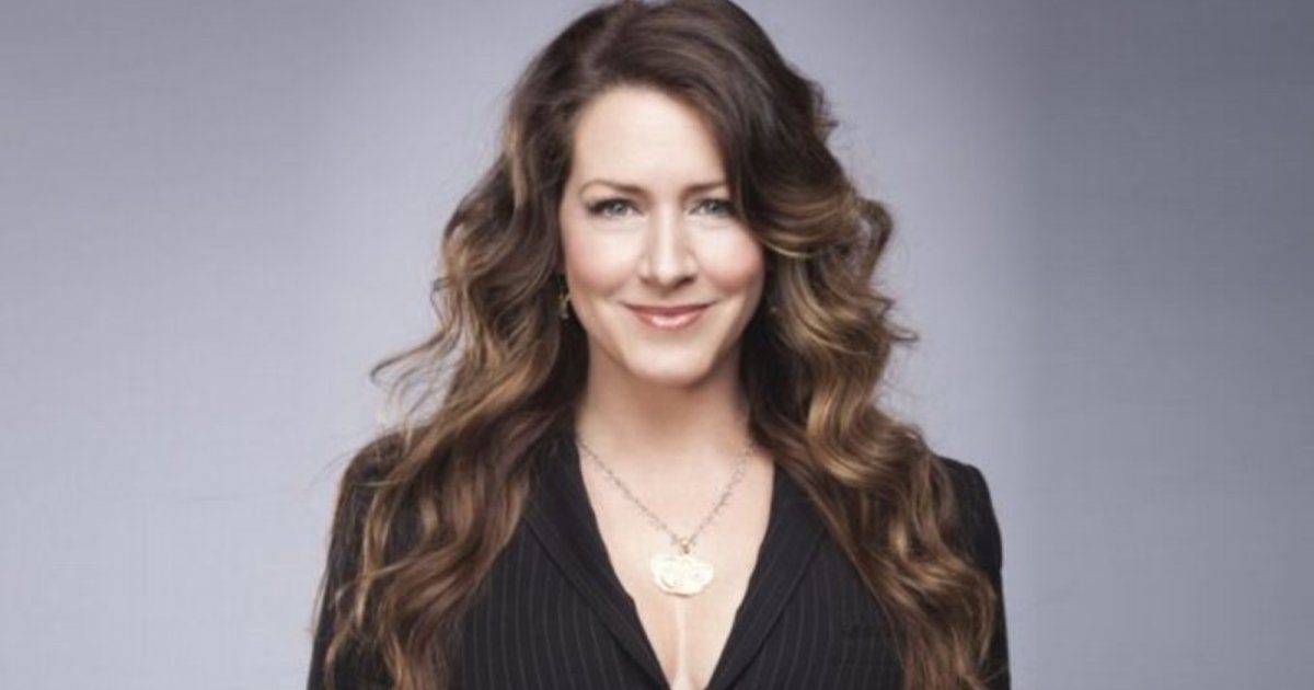 شاهد .. جويلي فوشر إبنة مغني هوليوودي أسطوري .. وتعلمت في 12 مدرسة في لوس أنجلوس