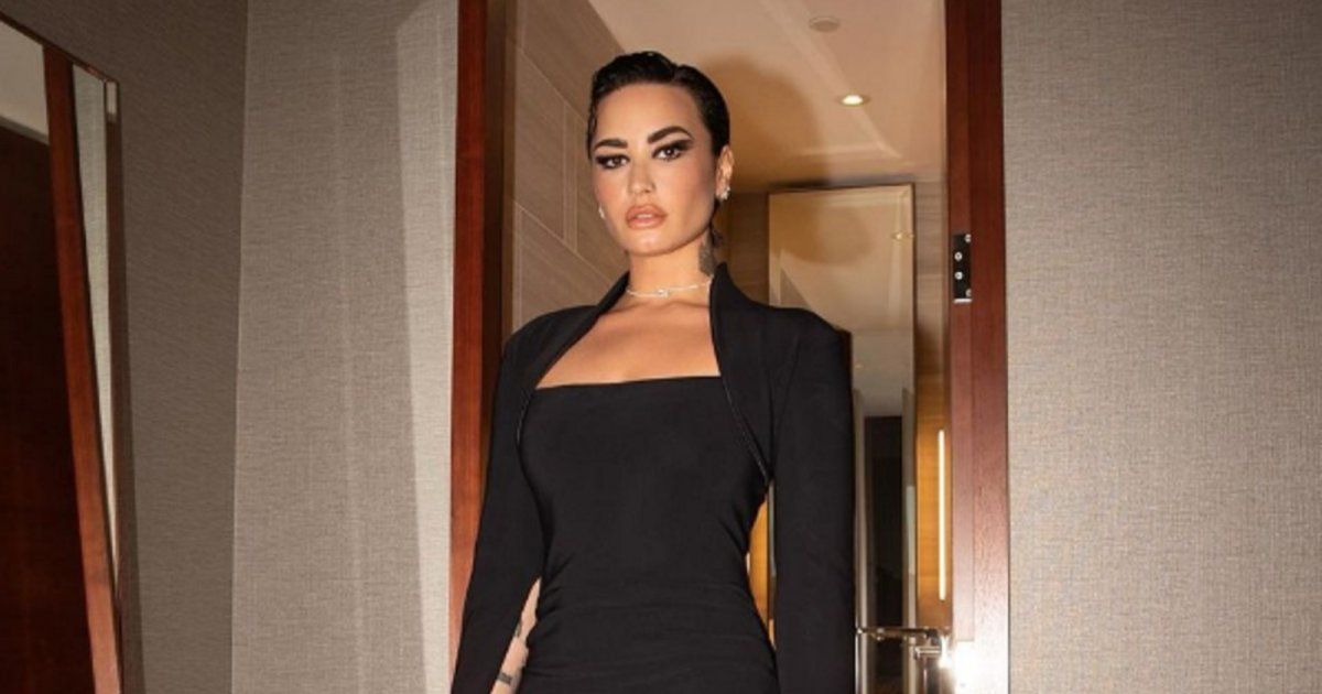 شاهد .. بلوك اسود ساحر..ديمي لوفاتو بأخر إطلالتها- بالصورة