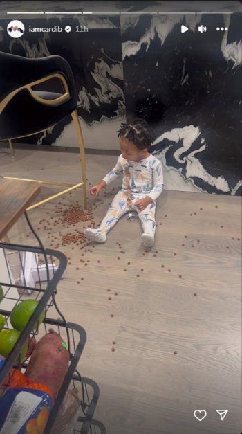 شاهد .. بالصور- بعد أن أقدم على هذا الفعل..إبن كاردي بي يخطف القلوب بردة فعله