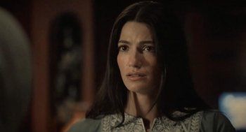 شاهد .. بالصور- من مسلسل "العودة".. تارا عماد تسأل الجمهور عن رأيهم بـ "كيان"