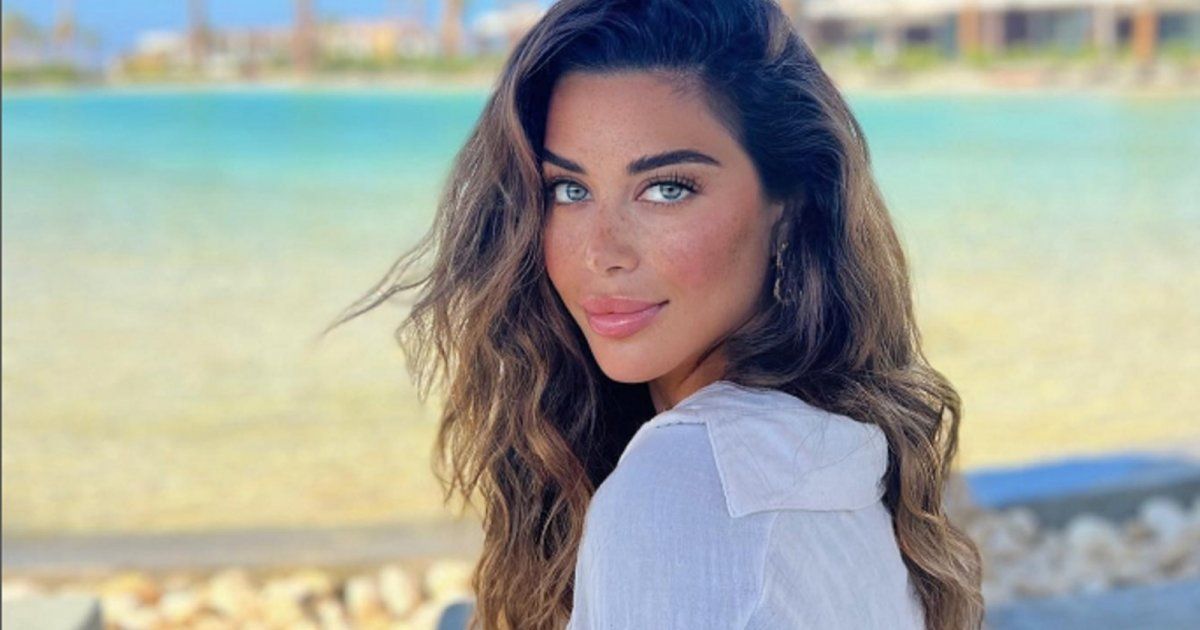 شاهد .. بالصور- من شوارع مدينة فرانكفورت الالمانية..يارا السكري تسحر العيون بلوك شتوي